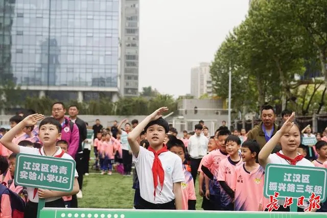 属于孩子们的足球盛事，一年一度的 “万超”联赛开赛了！