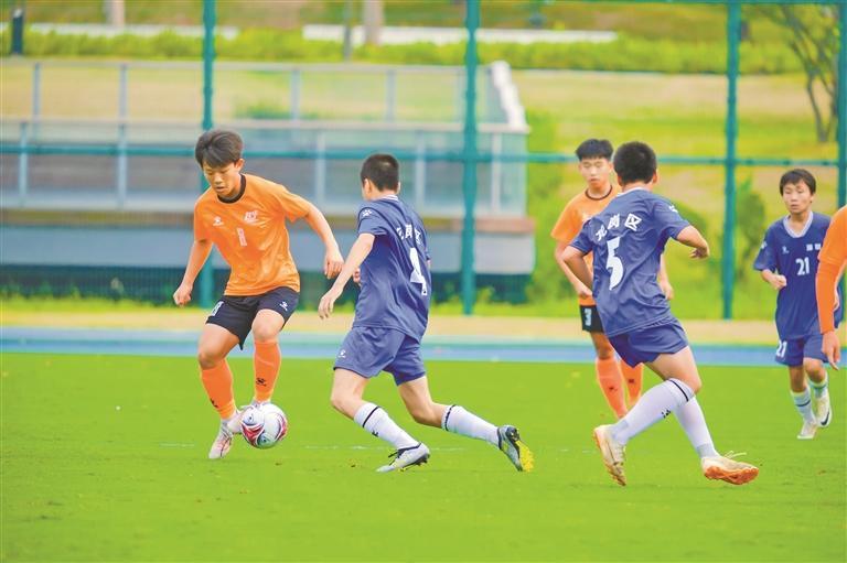 龙华足球实现市运会金牌“零”的突破
